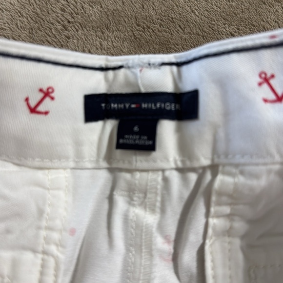 Tommy Hilfiger Women’s White Shorts Red Anchor Print - Picture 5 of 9